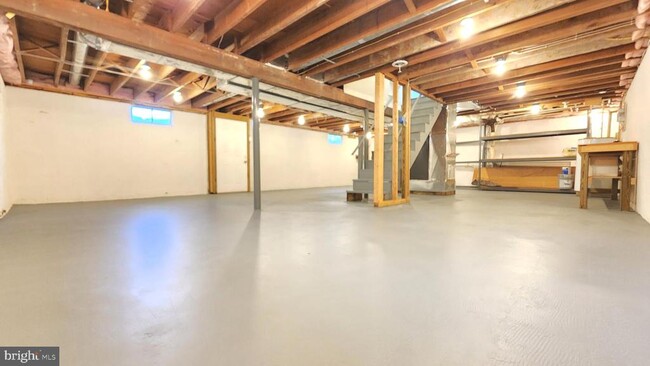 Building Photo - 5 Glenwood Dr