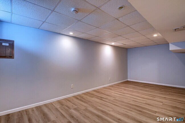 Building Photo - 545 Cypress Rd