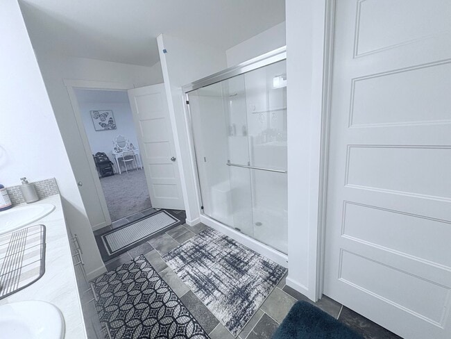 Building Photo - Stunning 4-Bedroom Spanaway Home with Spacious Living & Modern Comforts