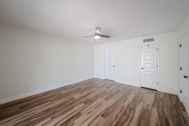 Building Photo - 238 W Maya Dr