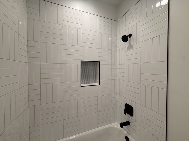 Building Photo - Gorgeous 5 bed 3.5 bath in Desert Canyons