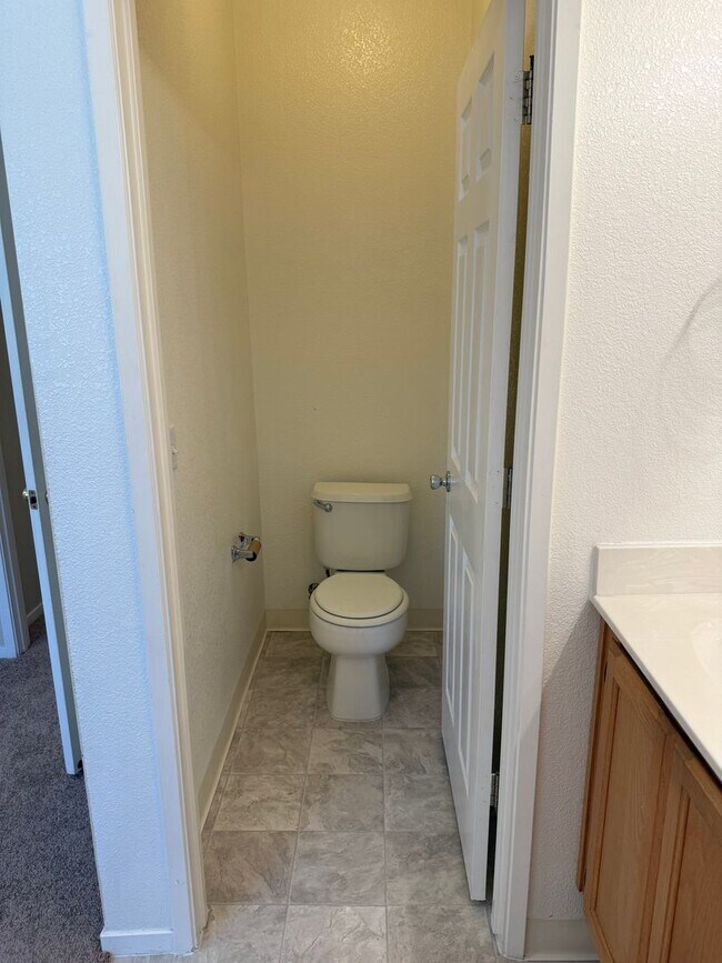 Building Photo - NICE SINGLE STORY HOME NEAR PARK AND SCHOOLS!