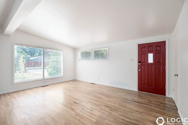 Building Photo - 6809 S Meadow Downs Way