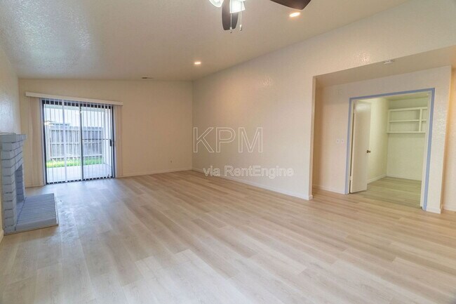 Building Photo - 6072 Carolina Cir