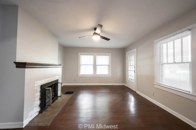 Building Photo - "Charming 3-Bedroom Retreat with Hardwood ...