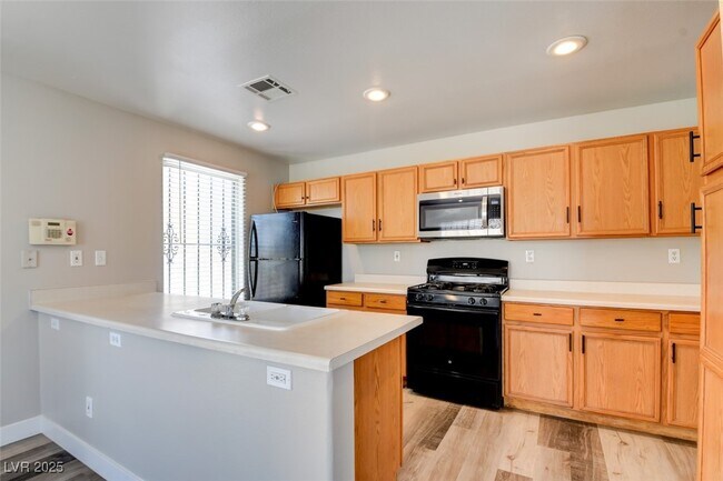 Building Photo - 2142 Pillar Pointe St