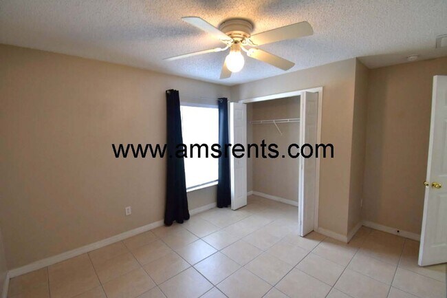 Building Photo - Spacious 3 bedroom 2 bath in Poinciana