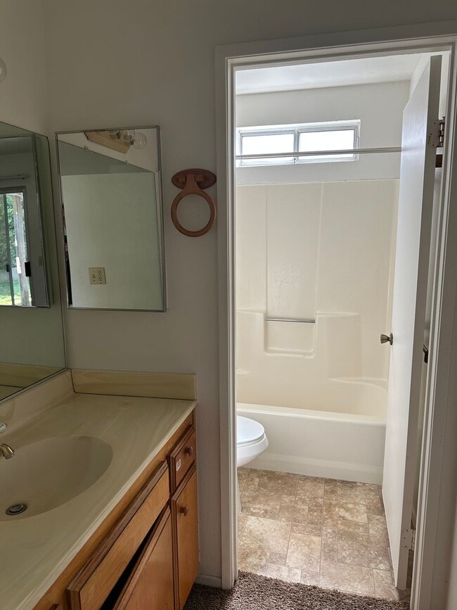 Building Photo - Cute home in templeton school district