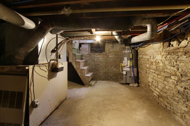 Building Photo - Wood St Home