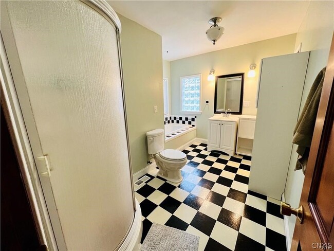 Building Photo - 130 East Ave