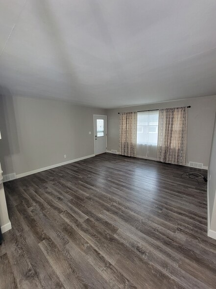 Living Room 16 x 14.5 feet - 707 E 19th St