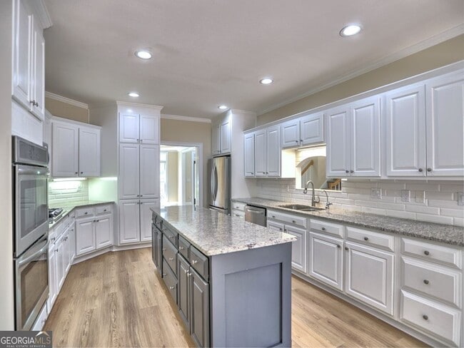 Building Photo - 3237 Waldwick Way SE