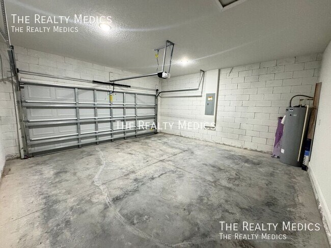 Building Photo - 131 Inconnu Ct
