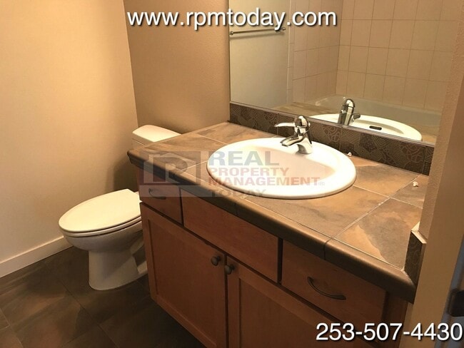 Building Photo - Incredible 5th Floor 2 Bedroom Condo with AMAZING Views!