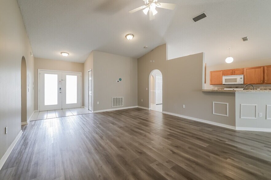 Building Photo - 16011 Chichester Ct