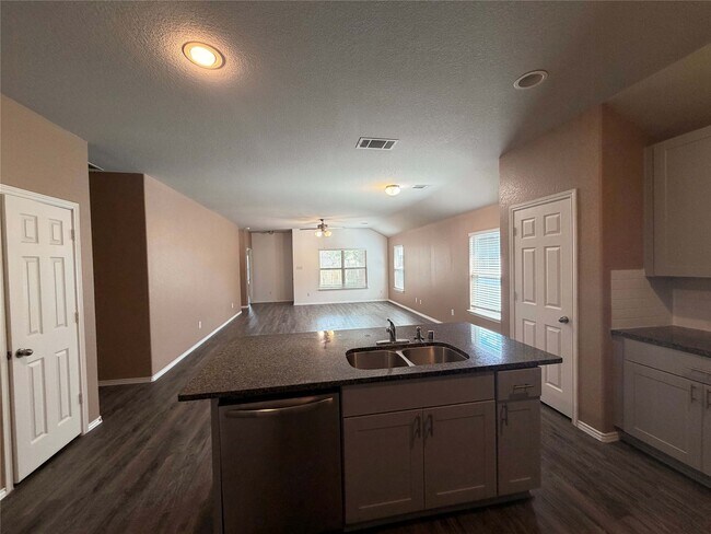 Building Photo - 2028 Cedar Tree Ct
