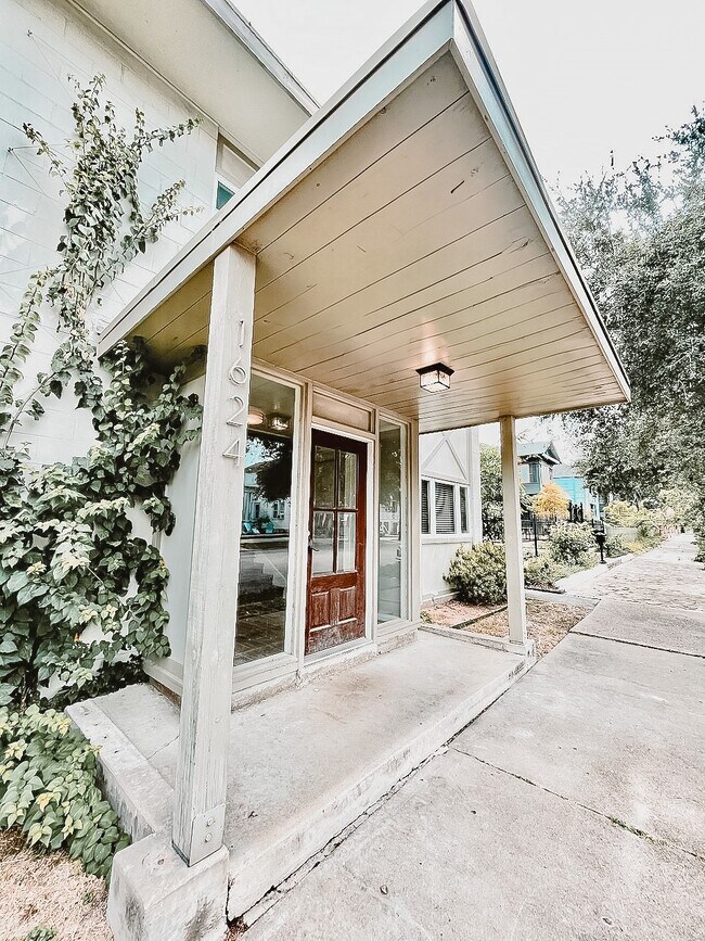 Primary Photo - 1624 Sealy Ave