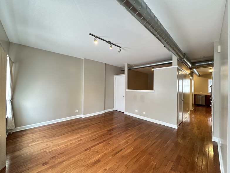 Building Photo - 674 N Orleans St
