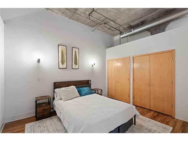 Building Photo - 521 S 7th St