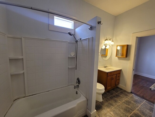 Building Photo - 113/115 Vitra Place