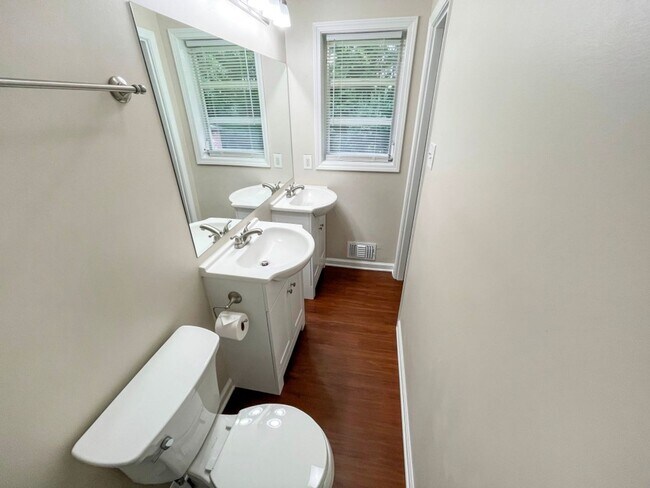 Building Photo - Renovated 3BR Ranch w/Basement