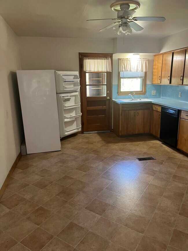 Building Photo - 310 S Washington St