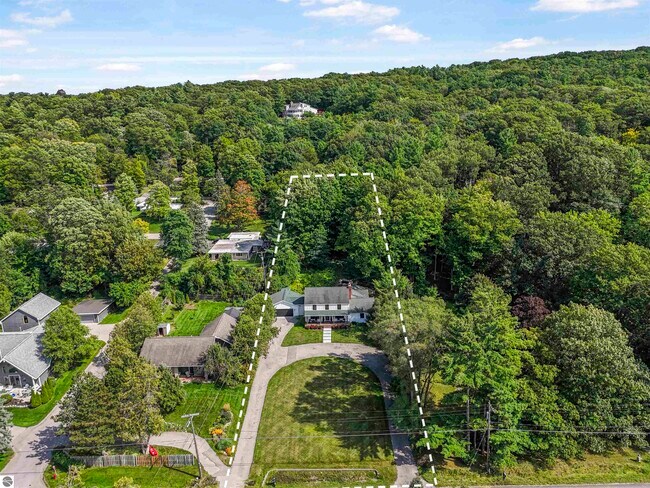 Building Photo - 7320 Peninsula Dr