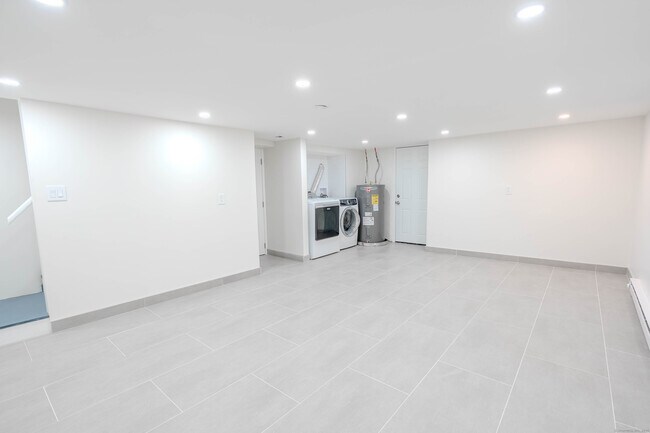 Building Photo - 56 Leonard St