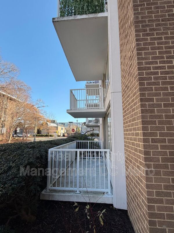 Building Photo - 400 O St SW