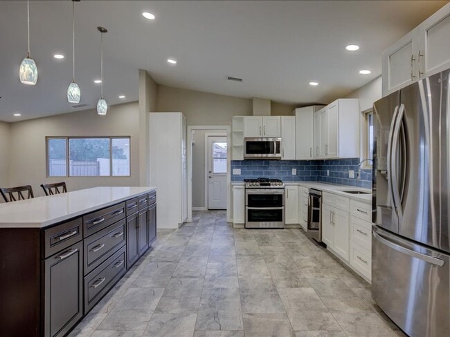 Building Photo - PROMO $500.00 OFF FIRST FULL MONTH'S RENT!