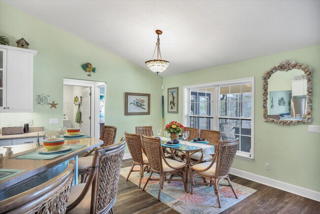 Building Photo - 15736 Lakeland Cir