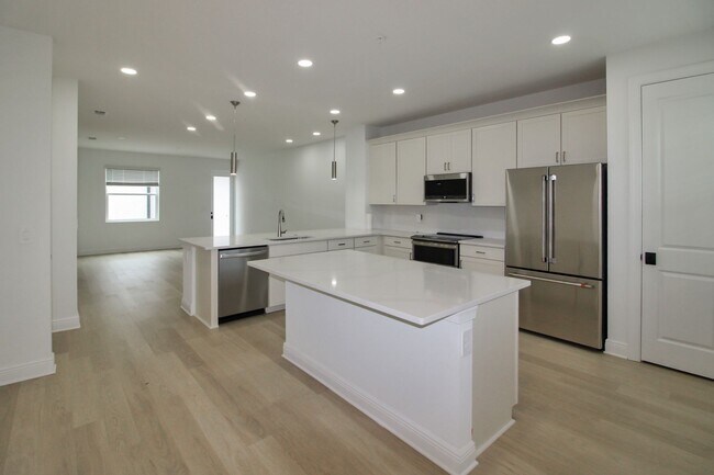 Building Photo - Palmera at Wellen Park Annual Townhouse for Rent