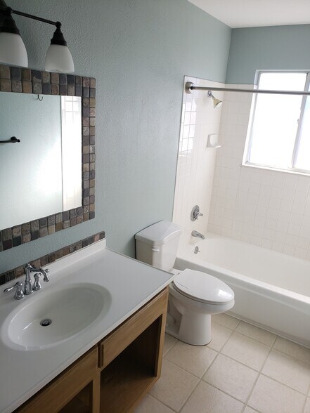 Building Photo - 1219 Willow Bend Cir