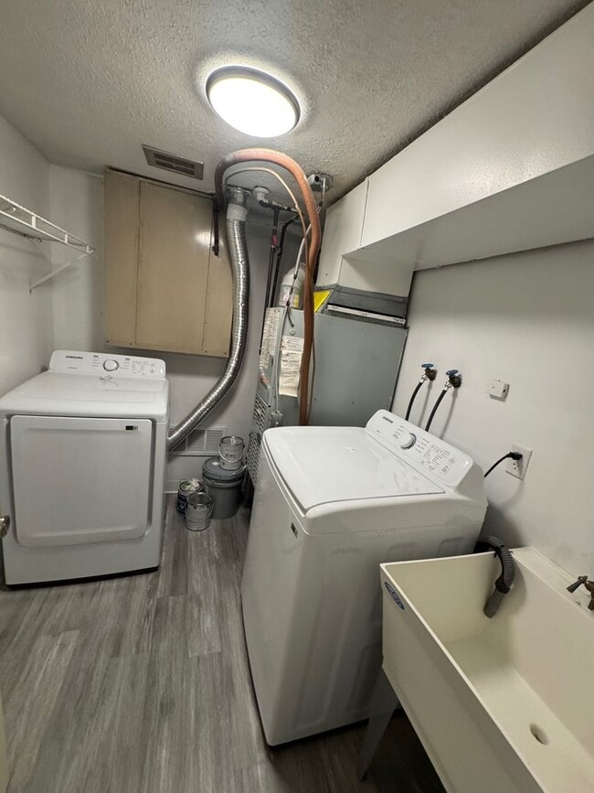 Building Photo - Charming 2-Bedroom Property (Water, Trash and Recycling and Sewer taken care by HOA)