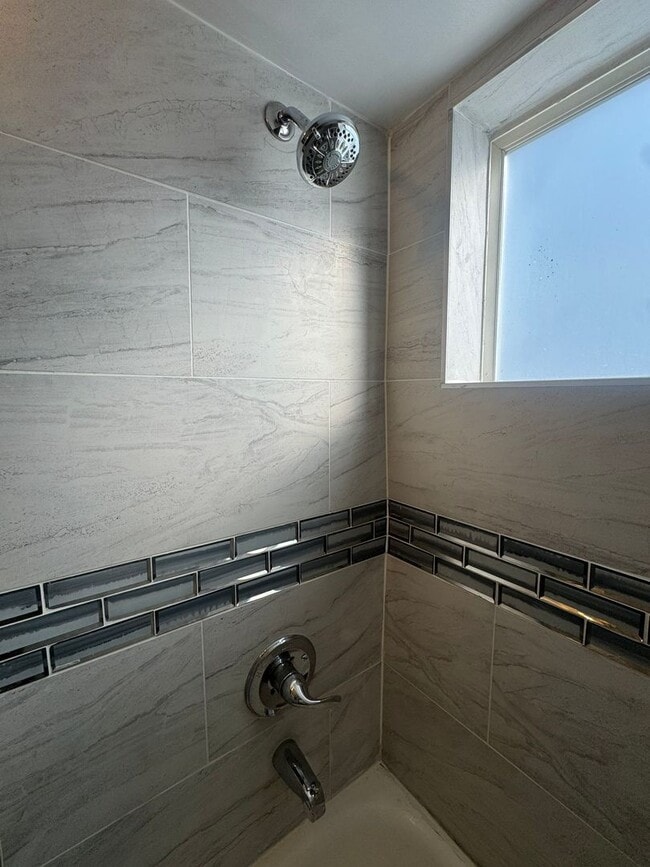 Building Photo - Charming 3-Bedroom Home in Gary