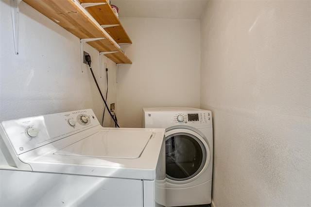 Building Photo - 4231 S Cresthaven Rd