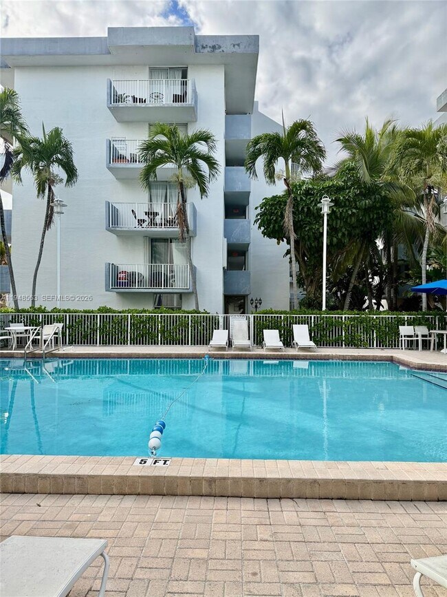 Building Photo - 1801 S Treasure Dr