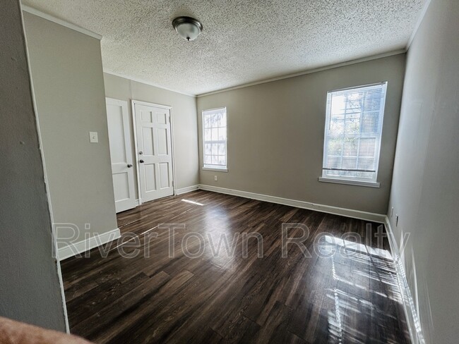 Building Photo - 2173 Albany Ave