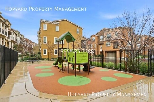 Building Photo - 5663 Daylily St