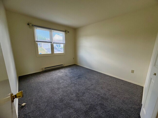 Building Photo - 3 Bedroom 1.5 Bathroom House Available in Dillsburg!