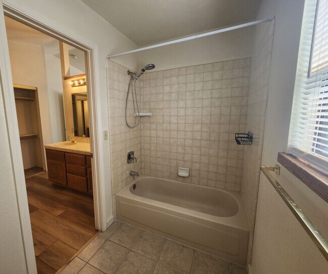 Building Photo - Home For Rent in Sunridge