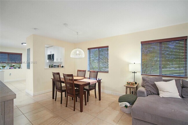 Building Photo - 6245 SW 47th Manor