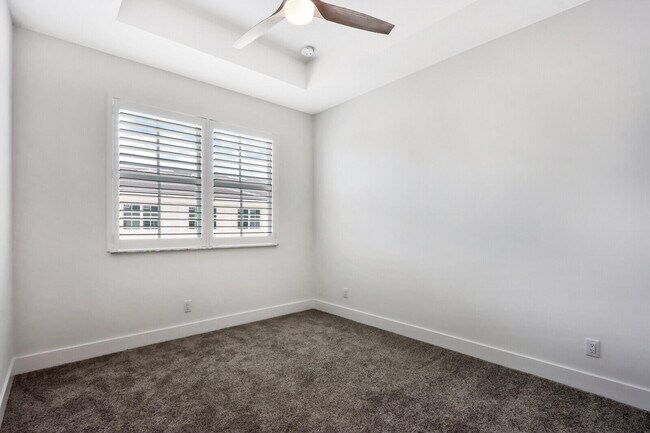 Building Photo - 12556 Gross Pointe Dr