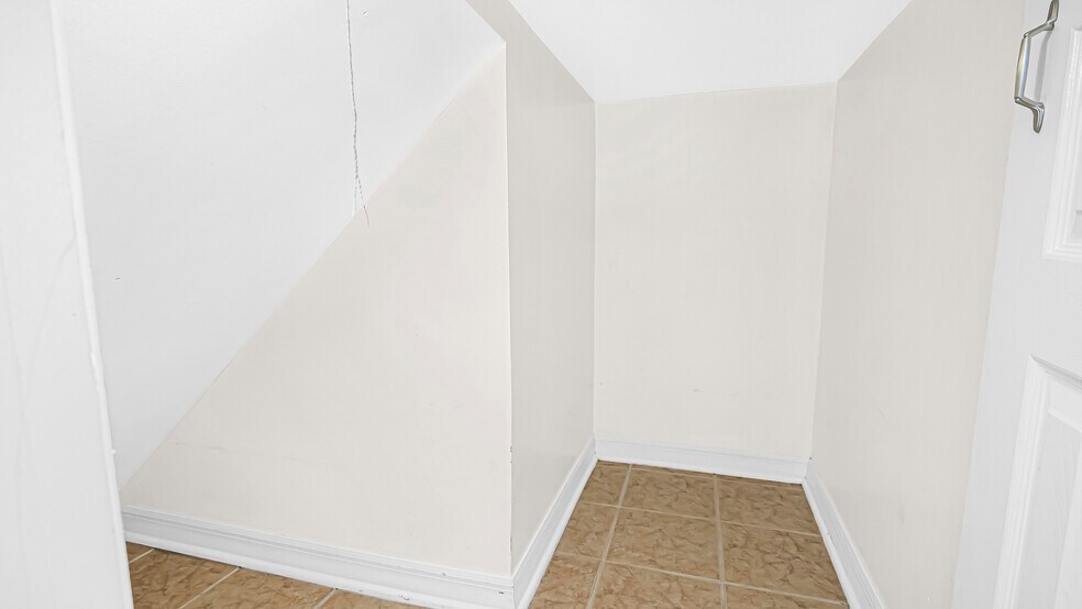 Storage Closet - 1472 W Webster Ave