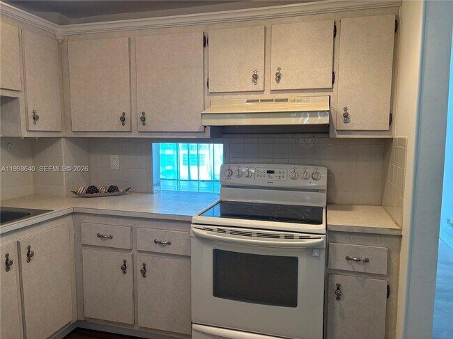 Building Photo - 200 Ashbury Rd