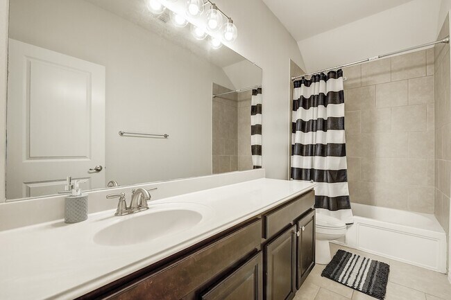Building Photo - 106 Martingale Trail