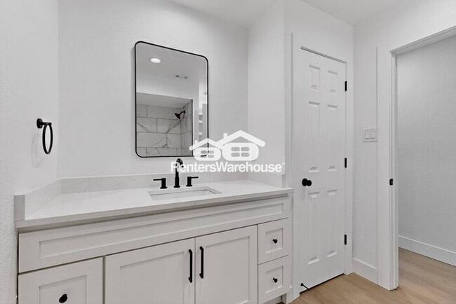 Building Photo - MOVE IN READY  Completely Refreshed Euless...