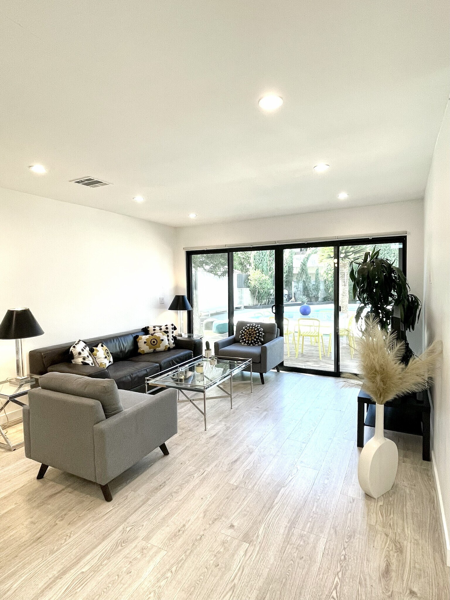 Building Photo - 6143 Carpenter Ave