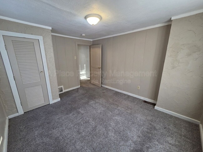 Building Photo - 338 La Motte Ln