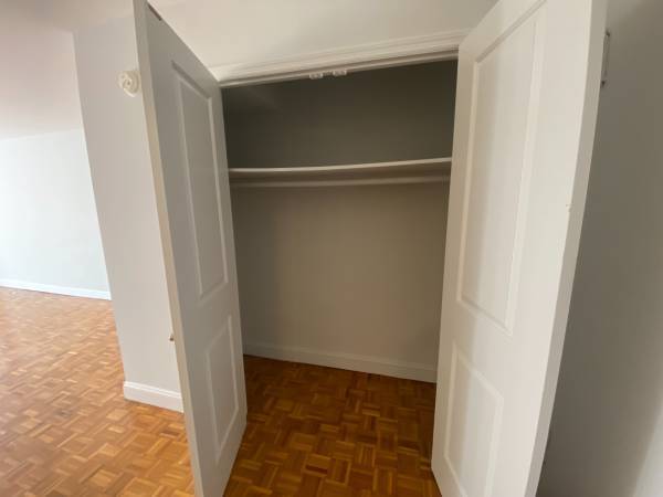 Interior Photo - 160 Parkside Ave